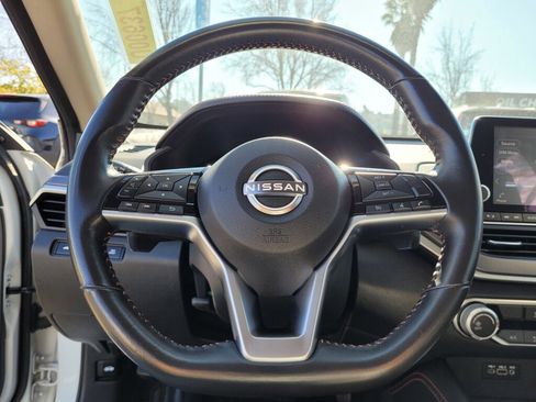 Used 2023 Nissan Altima 2.5 SR image 12