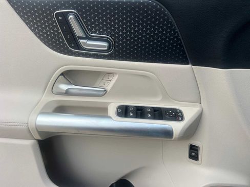 Certified 2025 Mercedes-Benz GLA 250 image 26