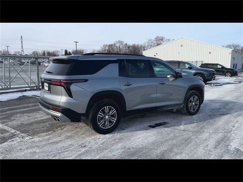 Certified 2025 Chevrolet Traverse LT image 8