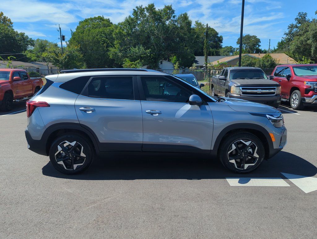 Used 2026 Kia Seltos EX FWD image 8