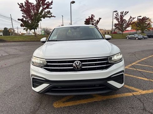 New 2024 Volkswagen Tiguan SE image 10