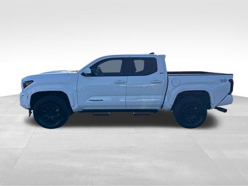 Used 2024 Toyota Tacoma TRD Sport image 2