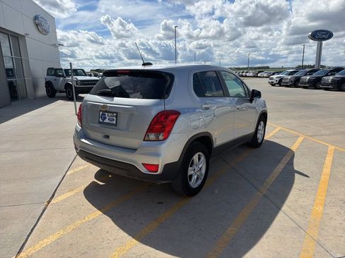 Used 2020 Chevrolet Trax LS w/ Tint and Cruise Package FWD image 7