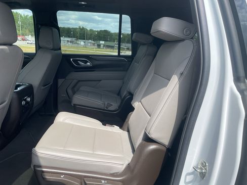 Certified 2023 GMC Yukon XL SLT w/ SLT Luxury Package RWD image 10