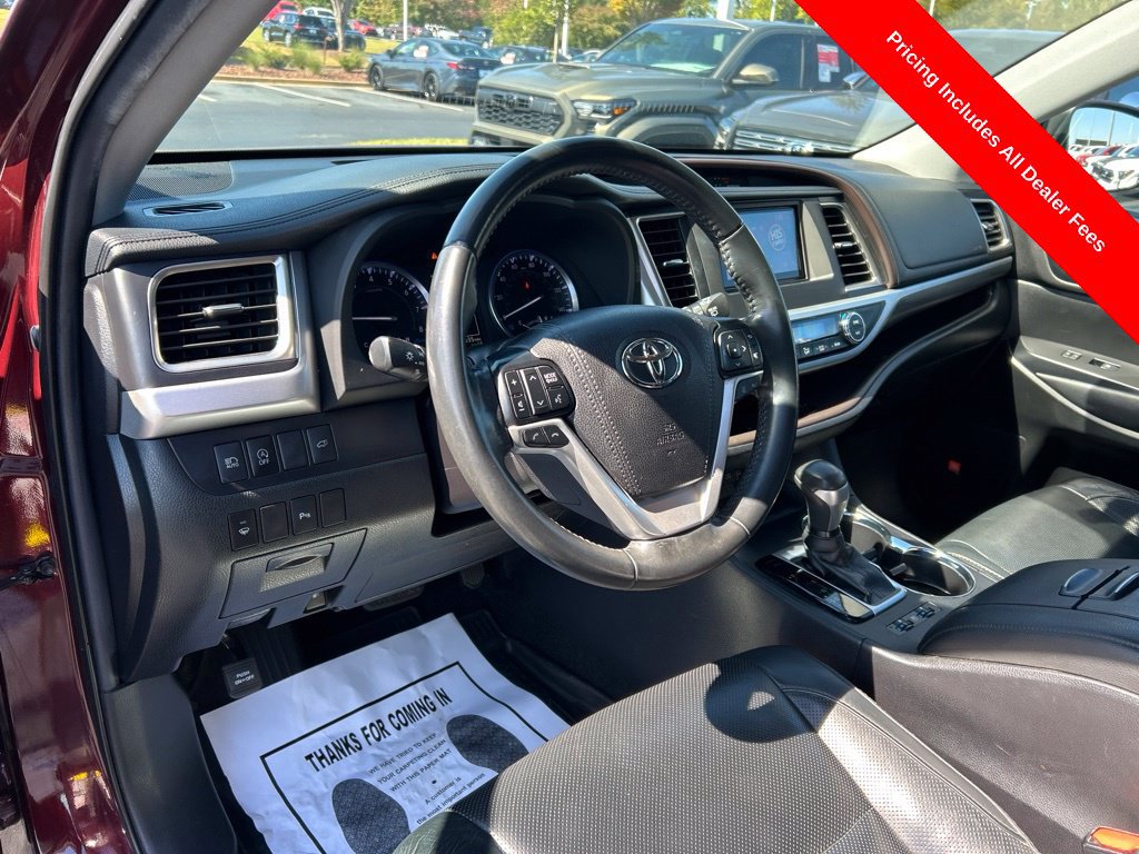 Used 2019 Toyota Highlander Limited FWD image 3