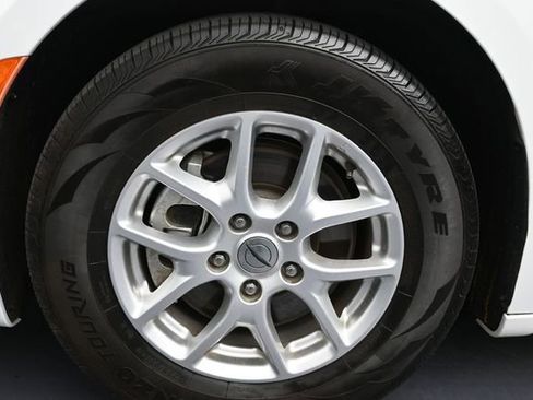 Used 2022 Chrysler Voyager LX FWD image 25