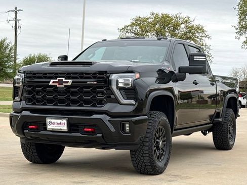 Used 2024 Chevrolet Silverado 2500 ZR2 w/ Technology Package AWD/4WD image 3