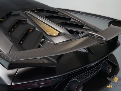 Used 2019 Lamborghini Aventador SVJ AWD/4WD image 10