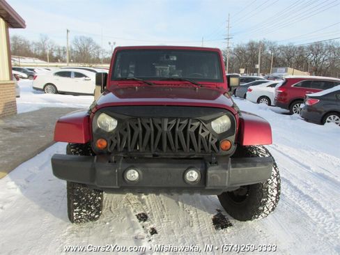 Used 2013 Jeep Wrangler Unlimited Sahara w/ Connectivity Group image 3
