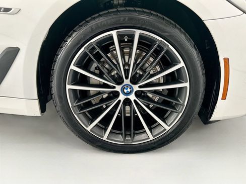 Certified 2023 BMW 530e w/ Premium Package RWD image 31
