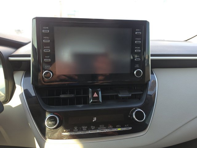 Used 2020 Toyota Corolla LE FWD image 16
