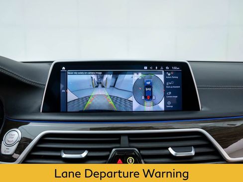 Used 2022 BMW 750i xDrive w/ Executive Package image 27