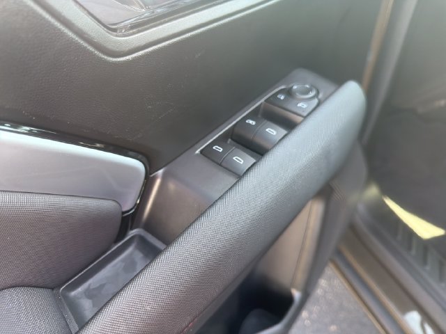 Used 2023 Chevrolet Colorado Z71 w/ Z71 Convenience Package 2 AWD/4WD image 13