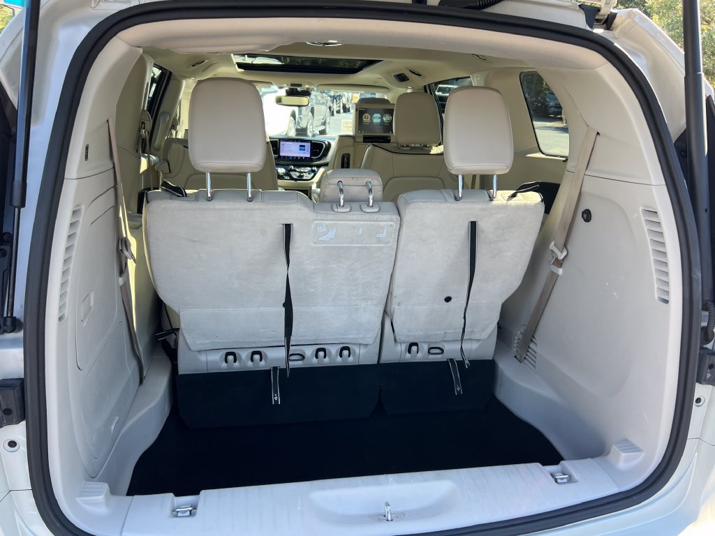 Used 2021 Chrysler Pacifica Limited w/ Uconnect Theater Family Group FWD image 22