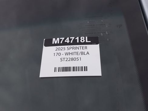 Used 2025 Mercedes-Benz Sprinter 2500 image 38