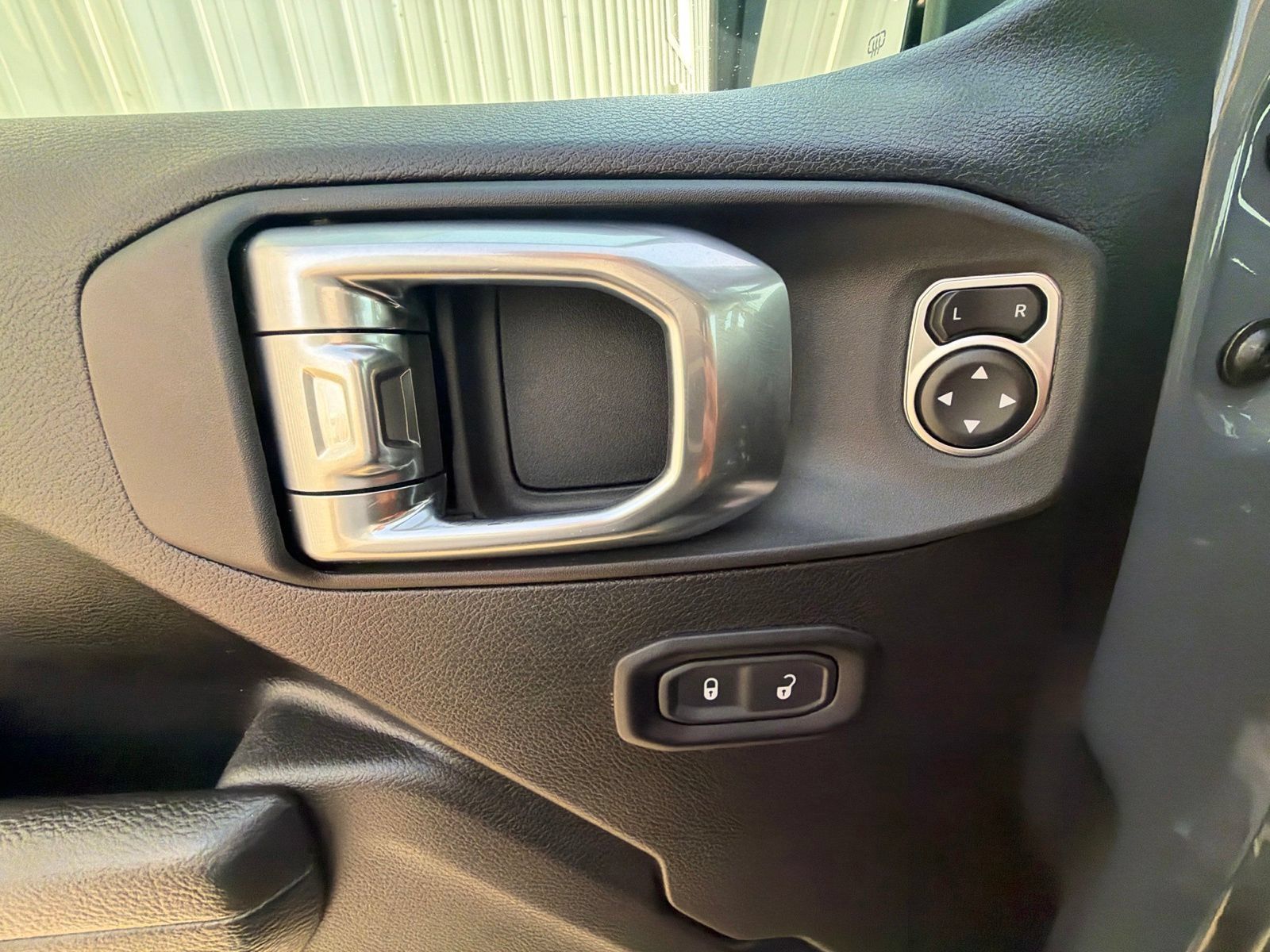Used 2026 Jeep Wrangler Unlimited Rubicon AWD/4WD image 11