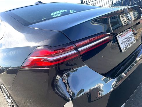 Used 2026 BMW 530i w/ Premium Package RWD image 32