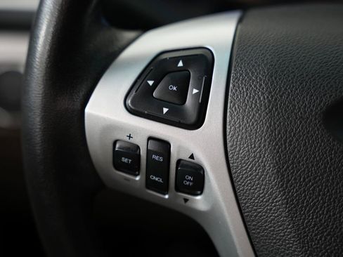 Used 2013 Ford Explorer XLT image 12