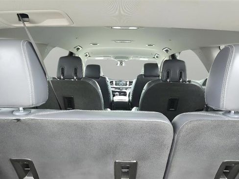 Used 2018 Buick Enclave Essence AWD/4WD image 28