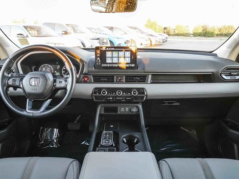 Certified 2025 Honda Pilot EX-L image 11