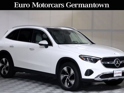 Used 2024 Mercedes-Benz GLC 300 4MATIC image 1