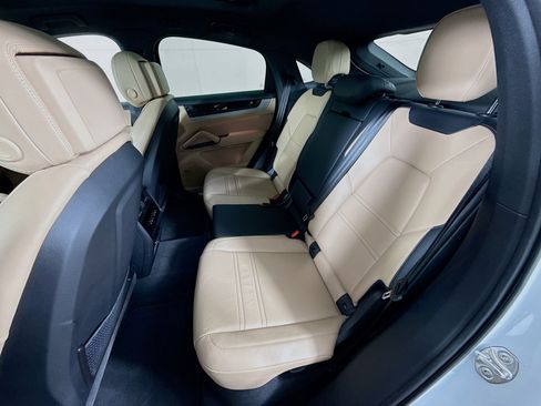 Certified 2025 Porsche Cayenne S image 21
