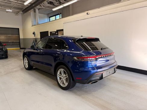 Used 2022 Porsche Macan w/ Premium Package image 5