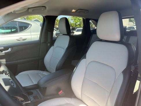 Used 2023 Ford Escape Platinum AWD/4WD image 7