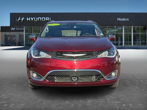 Used 2019 Chrysler Pacifica Limited w/ Tire & Wheel Group image 2