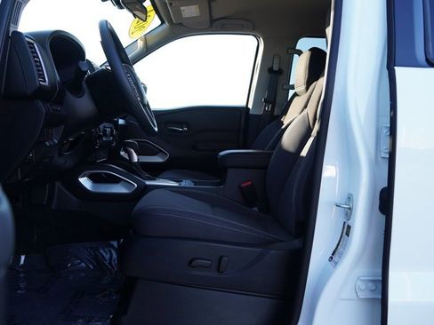 Used 2024 Nissan Frontier SV w/ Technology Package image 11