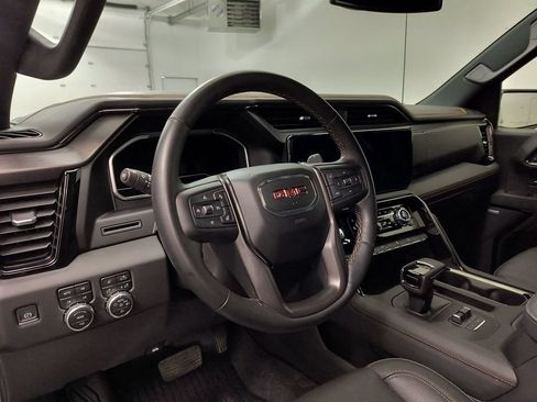 Used 2023 GMC Sierra 1500 AT4 w/ AT4 Premium Package AWD/4WD image 4