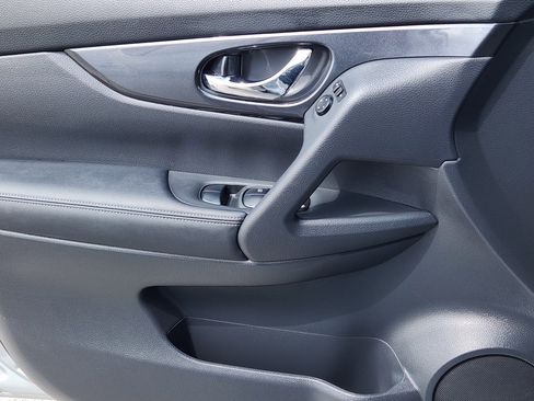 Used 2019 Nissan Rogue SV FWD image 24