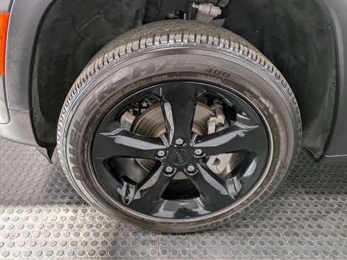 Used 2024 Jeep Grand Cherokee Altitude image 7