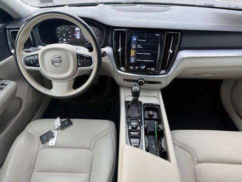 Used 2020 Volvo V60 T5 Cross Country AWD/4WD image 9