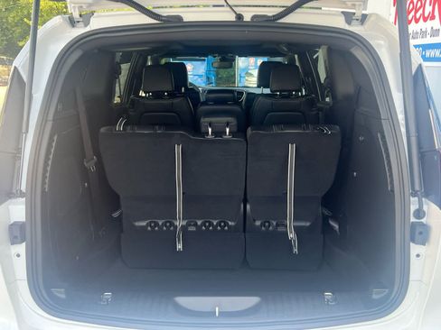 New 2025 Chrysler Pacifica Select w/ Uconnect Theater Family Group image 42