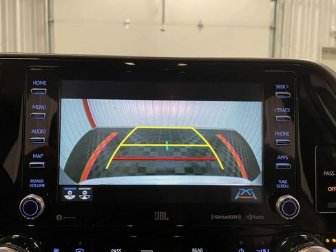 Used 2020 Toyota Highlander Limited image 32