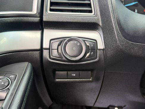 Used 2017 Ford Explorer XLT AWD/4WD image 35