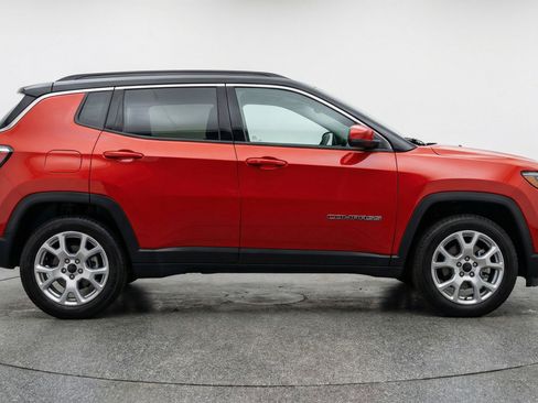 Used 2025 Jeep Compass Limited image 11
