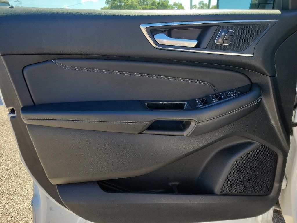 Used 2018 Ford Edge Titanium w/ Equipment Group 301A AWD/4WD image 18