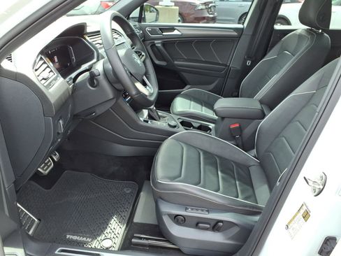 Used 2024 Volkswagen Tiguan SEL R-Line AWD/4WD image 4