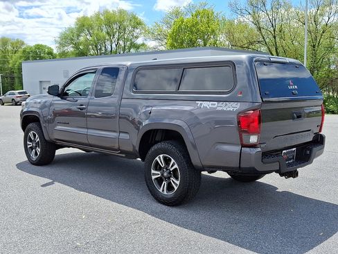 Used 2019 Toyota Tacoma TRD Sport AWD/4WD image 5