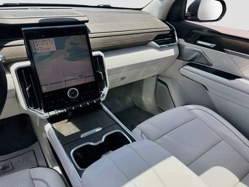Used 2024 GMC Acadia Denali w/ Super Cruise Package FWD image 25