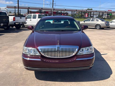 Used 2006 Lincoln Town Car Signature RWD image 65