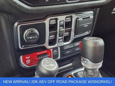 Used 2024 Jeep Gladiator Sport AWD/4WD image 14