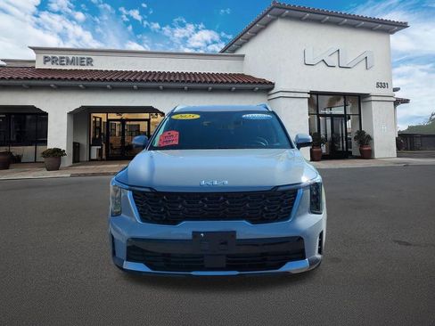 Certified 2025 Kia Sorento S FWD image 3