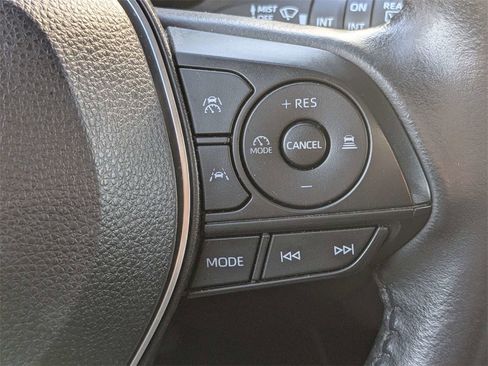 Used 2023 Toyota Corolla Cross XLE image 26