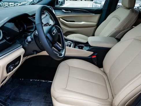 New 2025 Jeep Grand Cherokee Limited w/ Luxury Tech Group II image 19