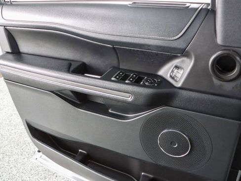 Used 2022 Ford Expedition XLT image 22