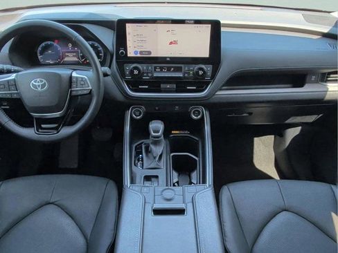 Used 2024 Toyota Grand Highlander Limited image 19
