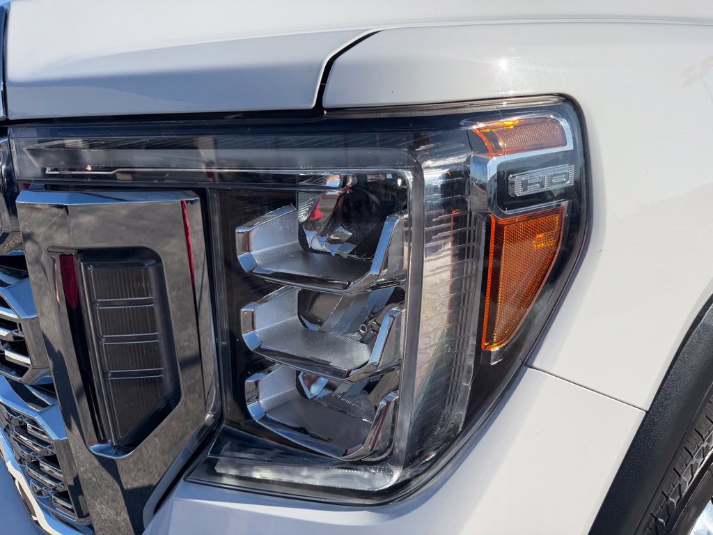 Used 2022 GMC Sierra 3500 Denali w/ Denali Ultimate Package AWD/4WD image 11